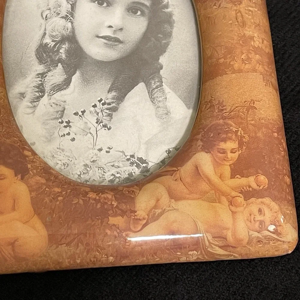 Vintage Studio Nova Ceramic Cherub Picture Frame Rectangular Oval‎ Opening Easel